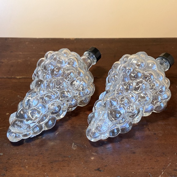 Vintage Glass Grape Cluster Decanters Clear Screw Top Made in Turkey 6 1/2” - Picture 3 of 8